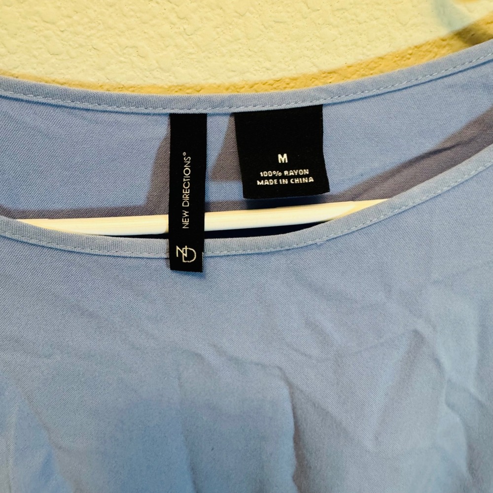 New Directions Women's Blue Bell Sleeve Lightweight Rayon‎ Top Size Medium - Picture 3 of 3